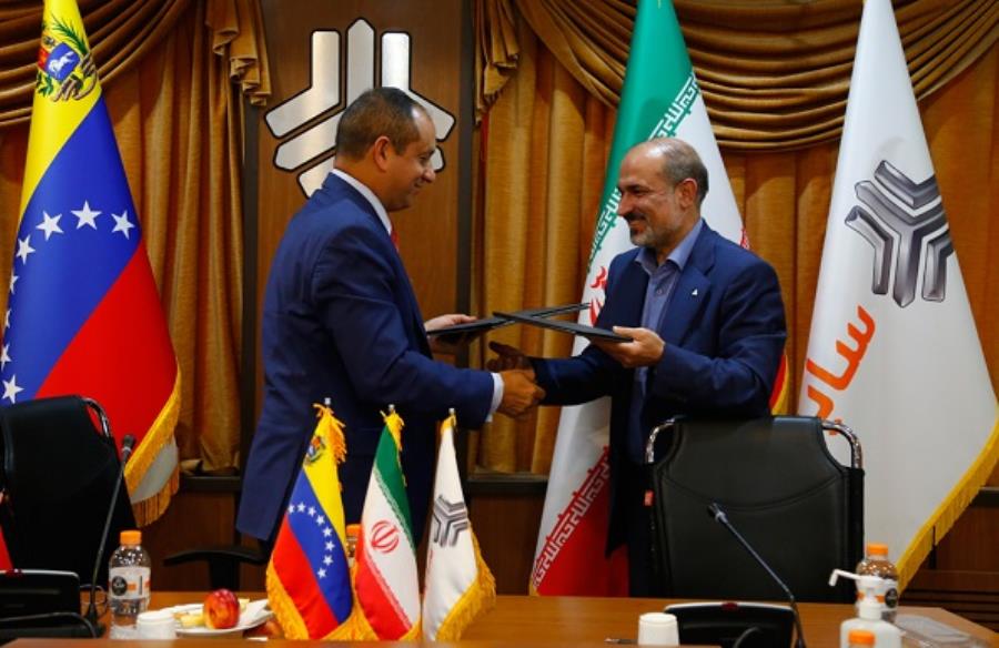 امضا تفاهم نامه وزیر حمل و نقل ونزوئلا با سایپا
